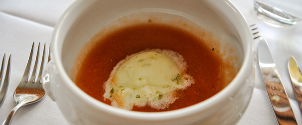 Sopa fria de Tomate com Sorbet de Manjericão e Limão