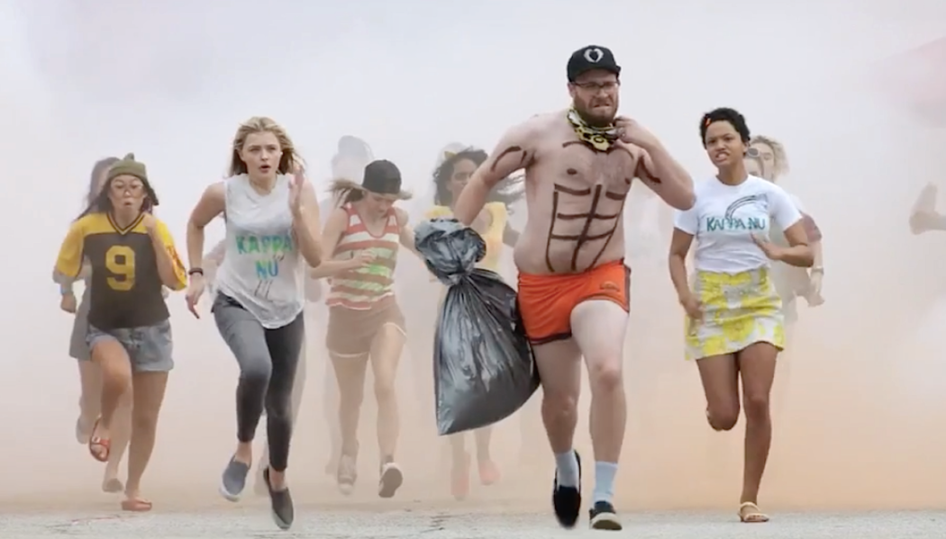 seth rogen chloe moretz zac efron comedy neighbors movie crítica critic