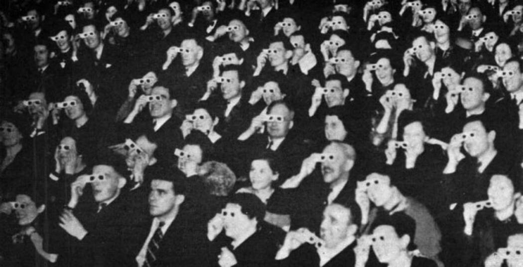 spectacle_3d-movie-audience-580×297-1280×1280-outside