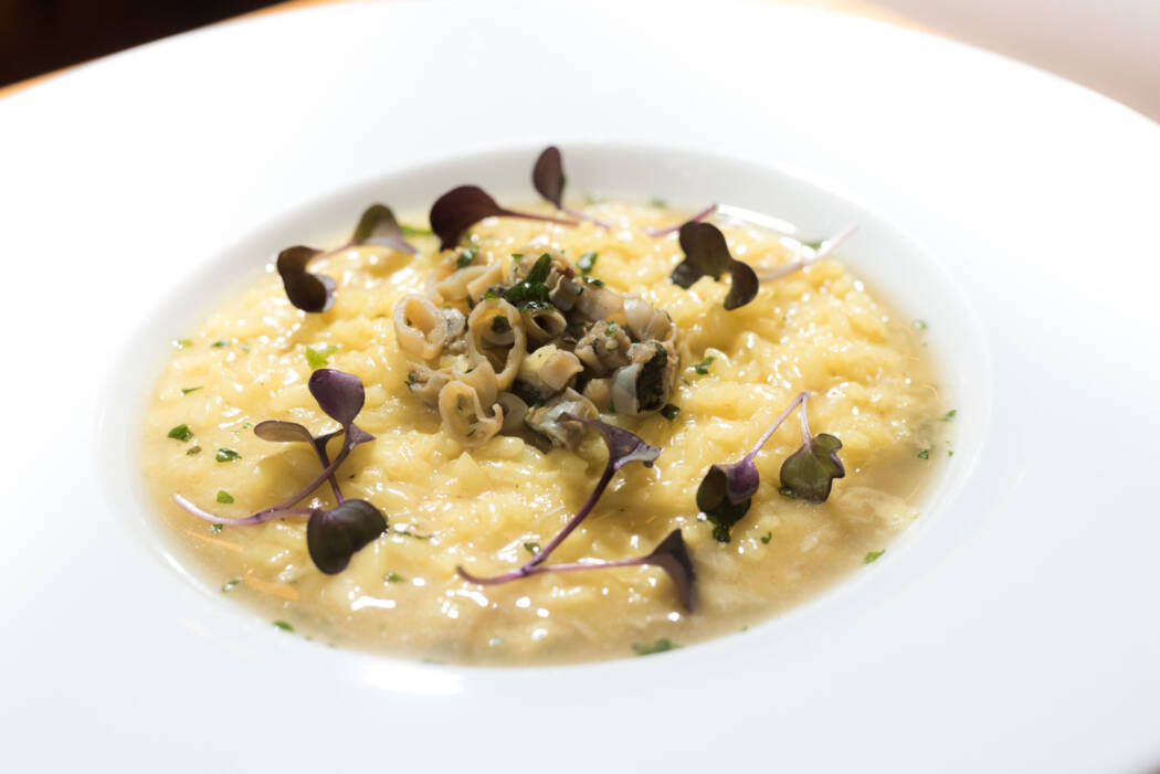 risoto-de-cebolo-com-bochecha-de-porco-preto-e-pera-em-balsamico-