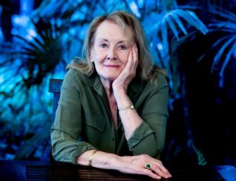 Annie Ernaux vence Prémio Nobel da Literatura